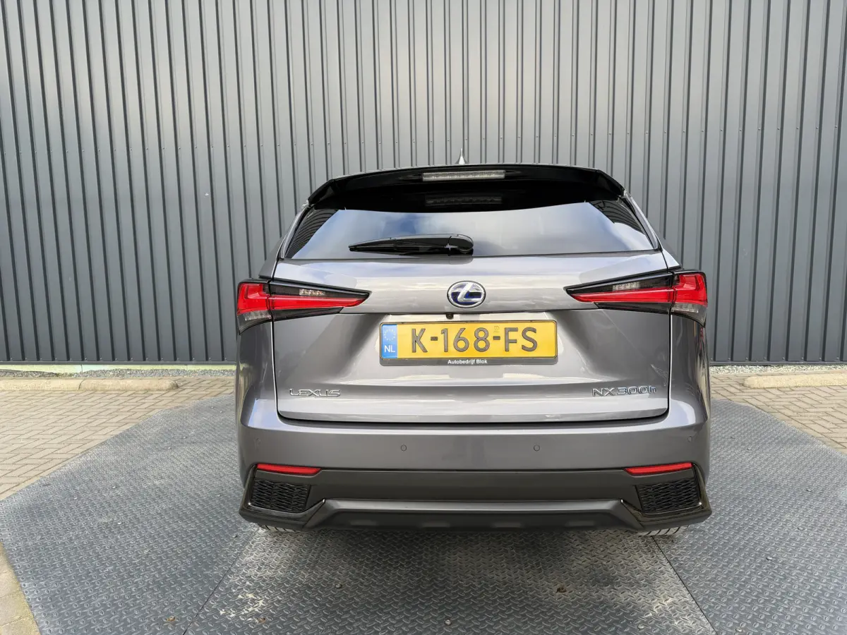 300h AWD F SPORT | Pano dak | 12 mnd BOVAG Garantie | Rijklaar!!