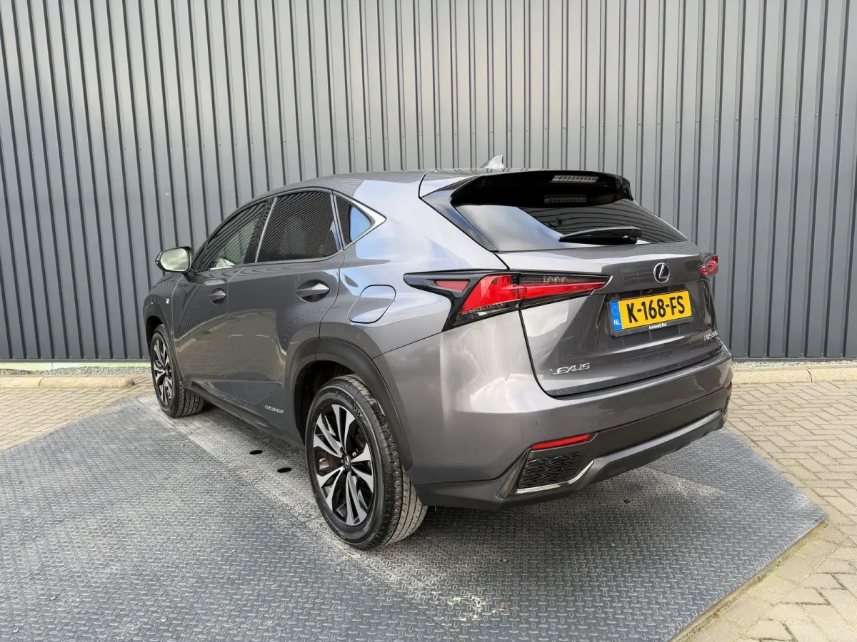 300h AWD F SPORT | Pano dak | 12 mnd BOVAG Garantie | Rijklaar!!