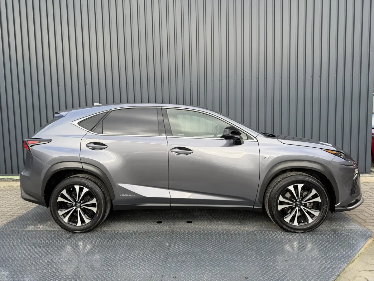 300h AWD F SPORT | Pano dak | 12 mnd BOVAG Garantie | Rijklaar!!