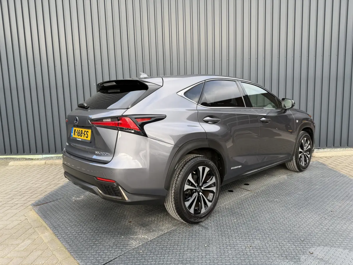 300h AWD F SPORT | Pano dak | 12 mnd BOVAG Garantie | Rijklaar!!