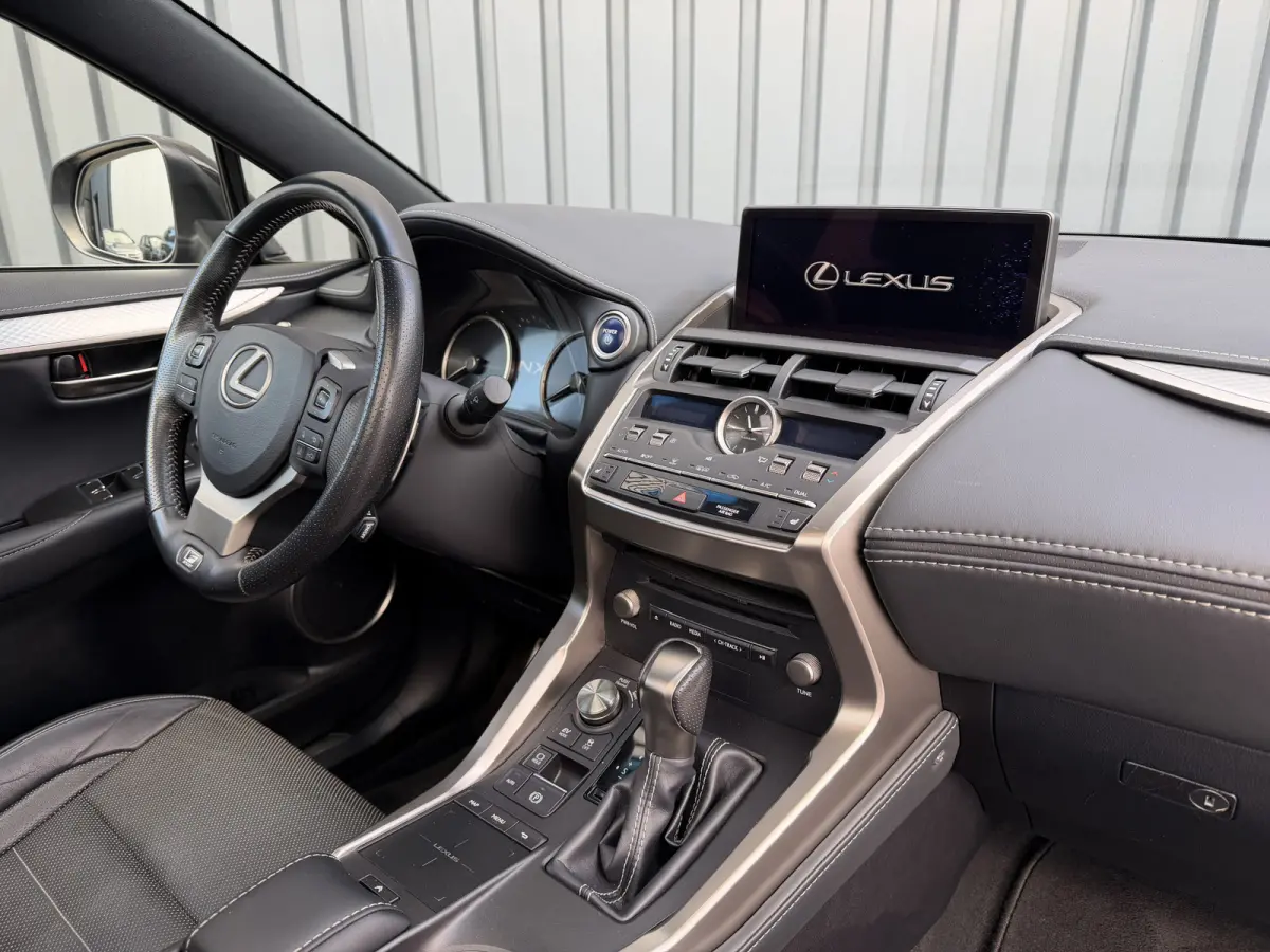 300h AWD F SPORT | Pano dak | 12 mnd BOVAG Garantie | Rijklaar!!