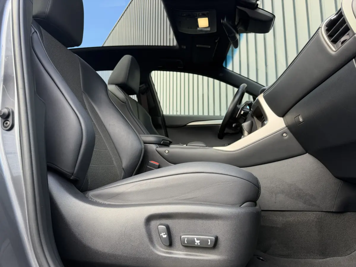 300h AWD F SPORT | Pano dak | 12 mnd BOVAG Garantie | Rijklaar!!