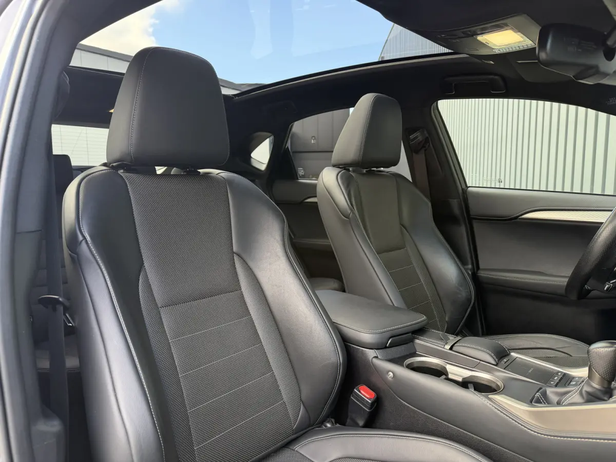 300h AWD F SPORT | Pano dak | 12 mnd BOVAG Garantie | Rijklaar!!