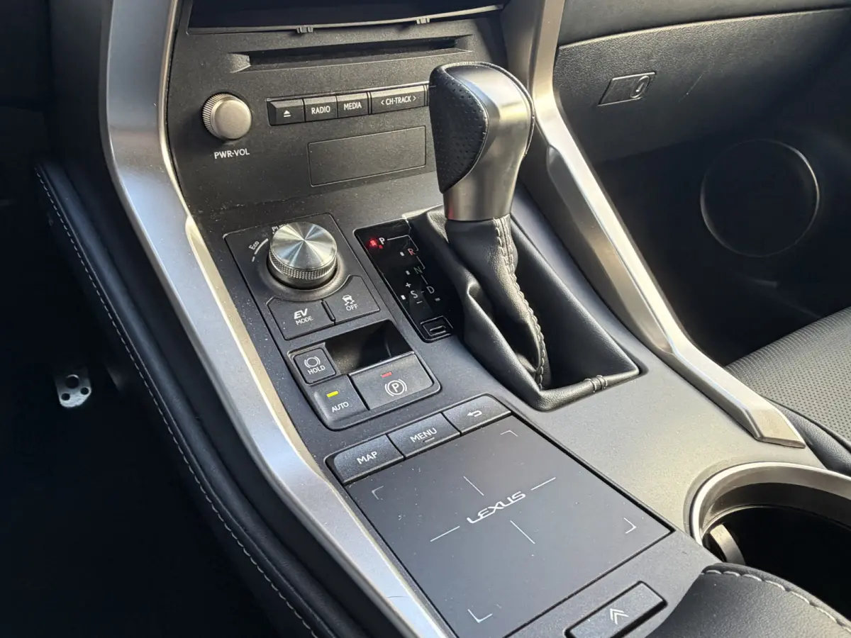 300h AWD F SPORT | Pano dak | 12 mnd BOVAG Garantie | Rijklaar!!