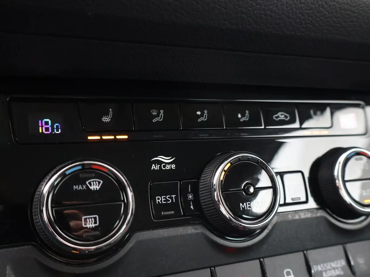 1.4 TSI ACT 150 PK DSG + LED | STOELVERWARMING | APPLE CARPLAY | NAVIGATIE | PRIVACY GLASS