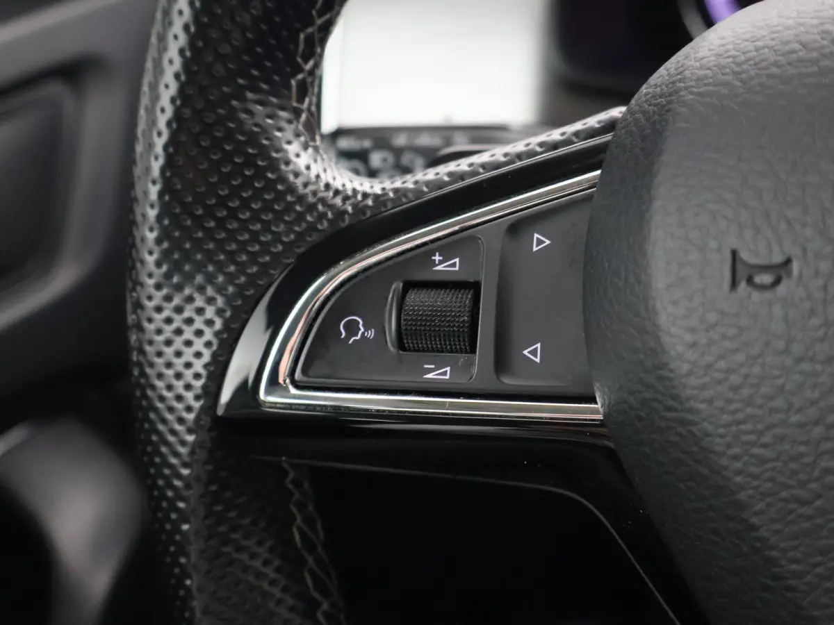 1.4 TSI ACT 150 PK DSG + LED | STOELVERWARMING | APPLE CARPLAY | NAVIGATIE | PRIVACY GLASS