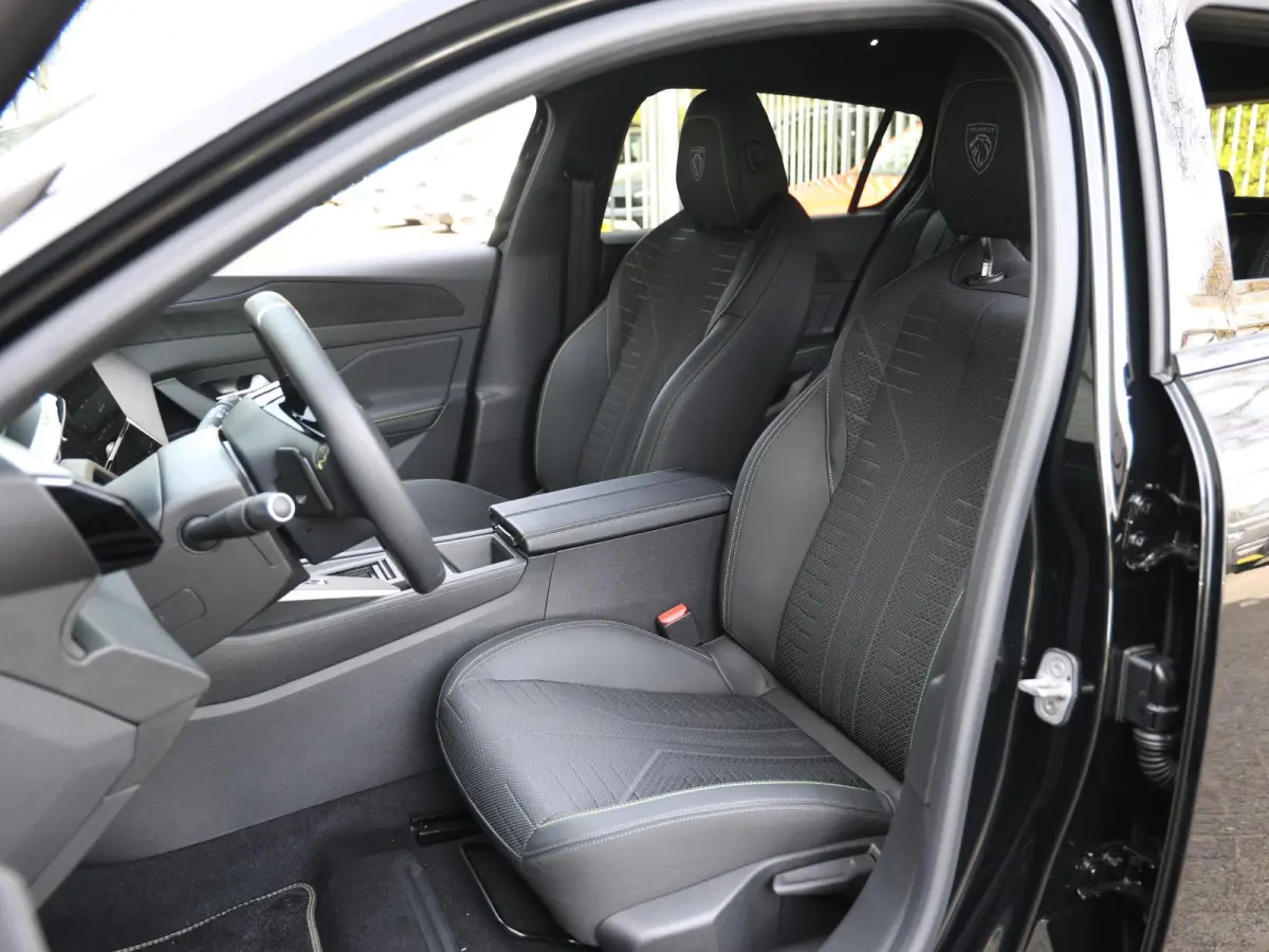 1.2 Hybrid 145 e-DCS6 GT | 360 graden Camera | Adaptieve cruise control | GT interieur met sportstoelen