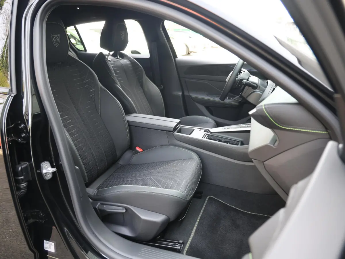 1.2 Hybrid 145 e-DCS6 GT | 360 graden Camera | Adaptieve cruise control | GT interieur met sportstoelen