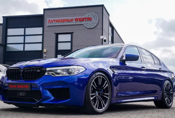M5 | Sport uitlaat | Head up Display | Driving Assistant Plus | Carbon Dak | Harman/Kardon | Stoelverkoeling | 360 Cam