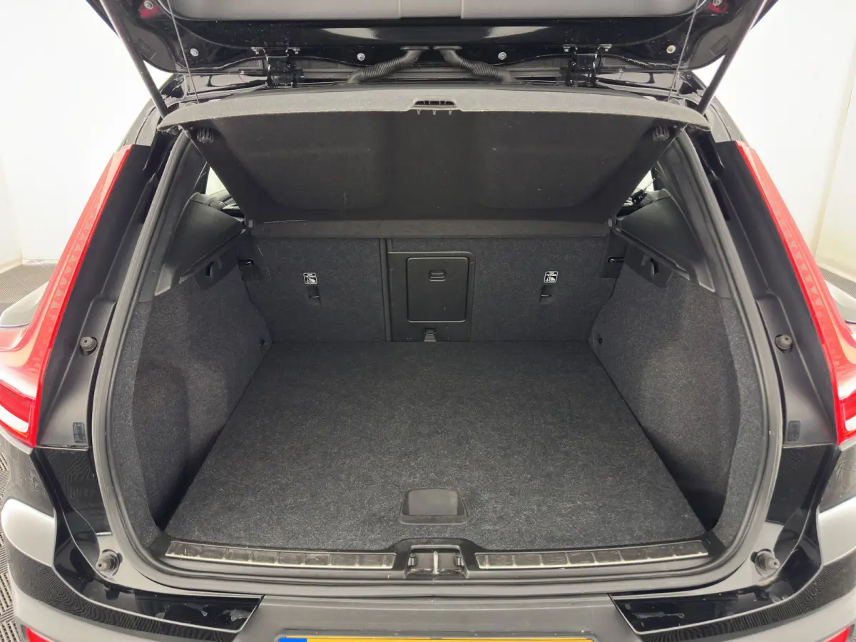1.5 T3 R-Design *PANO | LEATHER-MICROFIBRE | FULL-LED | HARMAN/KARDON | HEATED-SPORTSEATS | DIGI-COCKPIT | NAVI-FULLMAP | ECC | PDC | CRUISE | TOWBAR | 18''ALU*