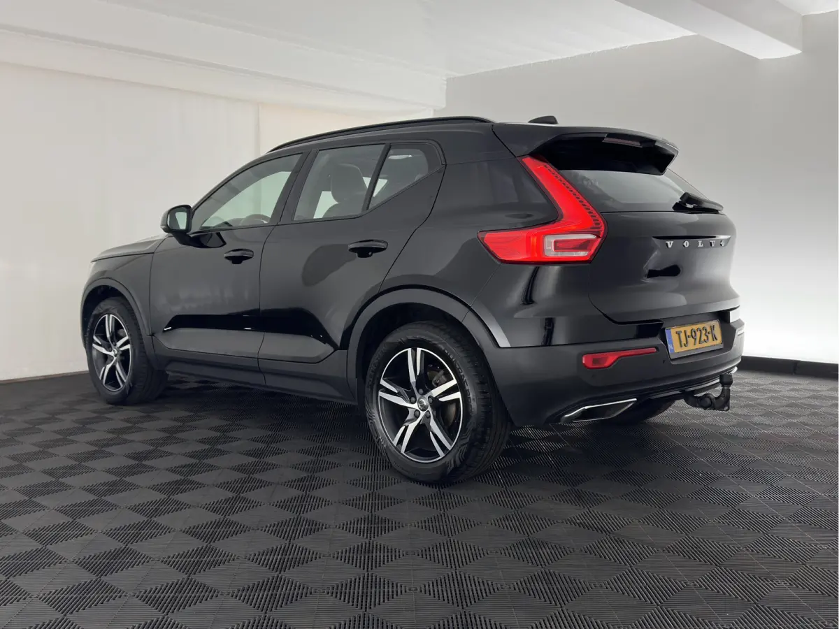 1.5 T3 R-Design *PANO | LEATHER-MICROFIBRE | FULL-LED | HARMAN/KARDON | HEATED-SPORTSEATS | DIGI-COCKPIT | NAVI-FULLMAP | ECC | PDC | CRUISE | TOWBAR | 18''ALU*