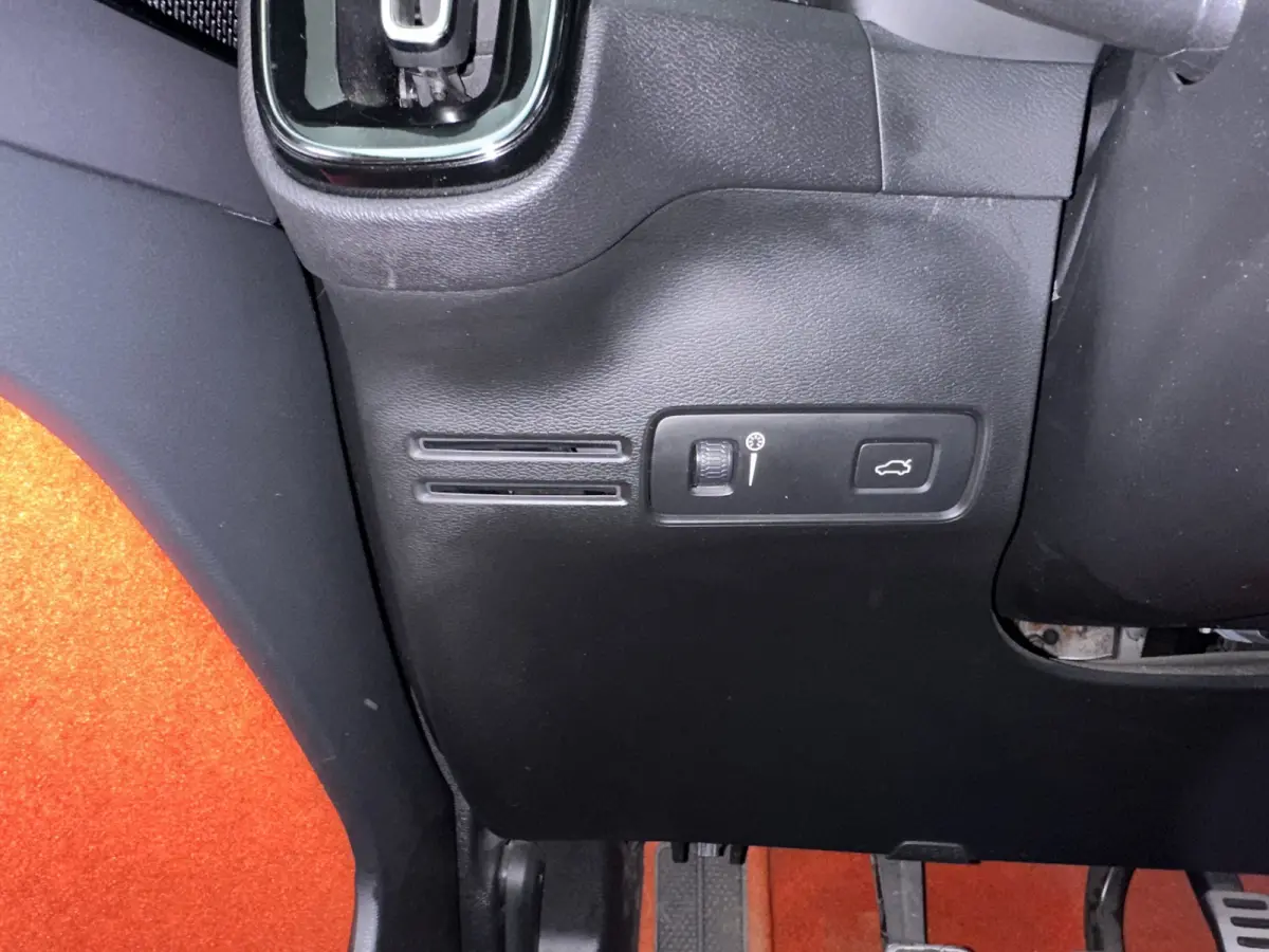 1.5 T3 R-Design *PANO | LEATHER-MICROFIBRE | FULL-LED | HARMAN/KARDON | HEATED-SPORTSEATS | DIGI-COCKPIT | NAVI-FULLMAP | ECC | PDC | CRUISE | TOWBAR | 18''ALU*