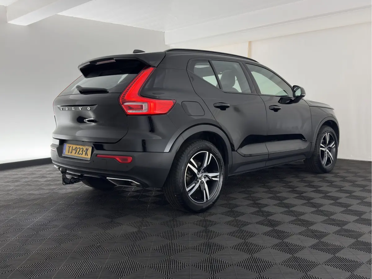 1.5 T3 R-Design *PANO | LEATHER-MICROFIBRE | FULL-LED | HARMAN/KARDON | HEATED-SPORTSEATS | DIGI-COCKPIT | NAVI-FULLMAP | ECC | PDC | CRUISE | TOWBAR | 18''ALU*