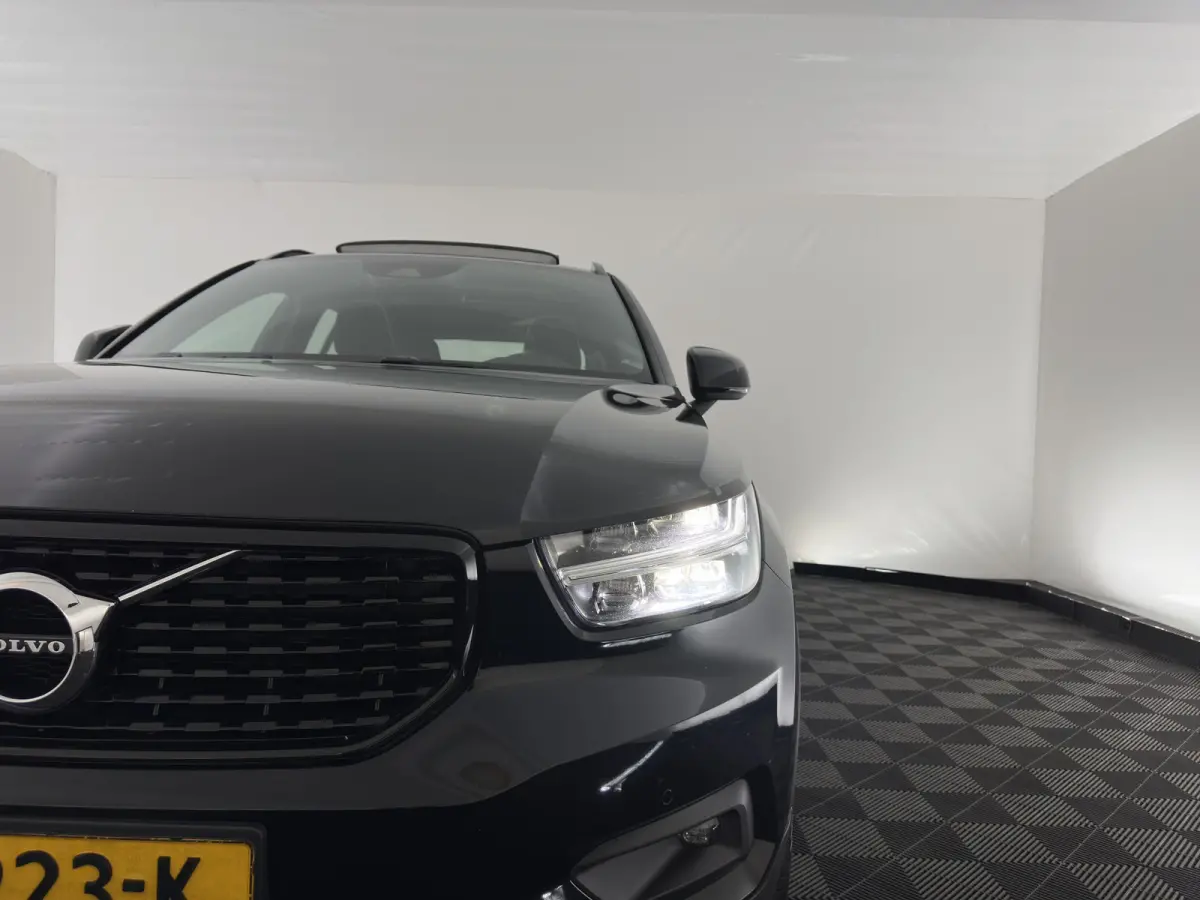 1.5 T3 R-Design *PANO | LEATHER-MICROFIBRE | FULL-LED | HARMAN/KARDON | HEATED-SPORTSEATS | DIGI-COCKPIT | NAVI-FULLMAP | ECC | PDC | CRUISE | TOWBAR | 18''ALU*