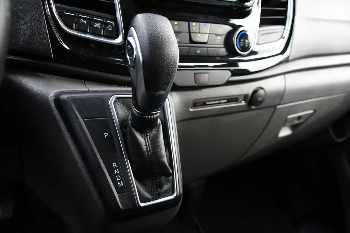 320 2.0 TDCI L1H1 Sport DC Camera, Cruise, Carplay, 170pk, 2 x Schuifdeur, Automaat, LED, Leder, Stoelverwarming, Uniek!