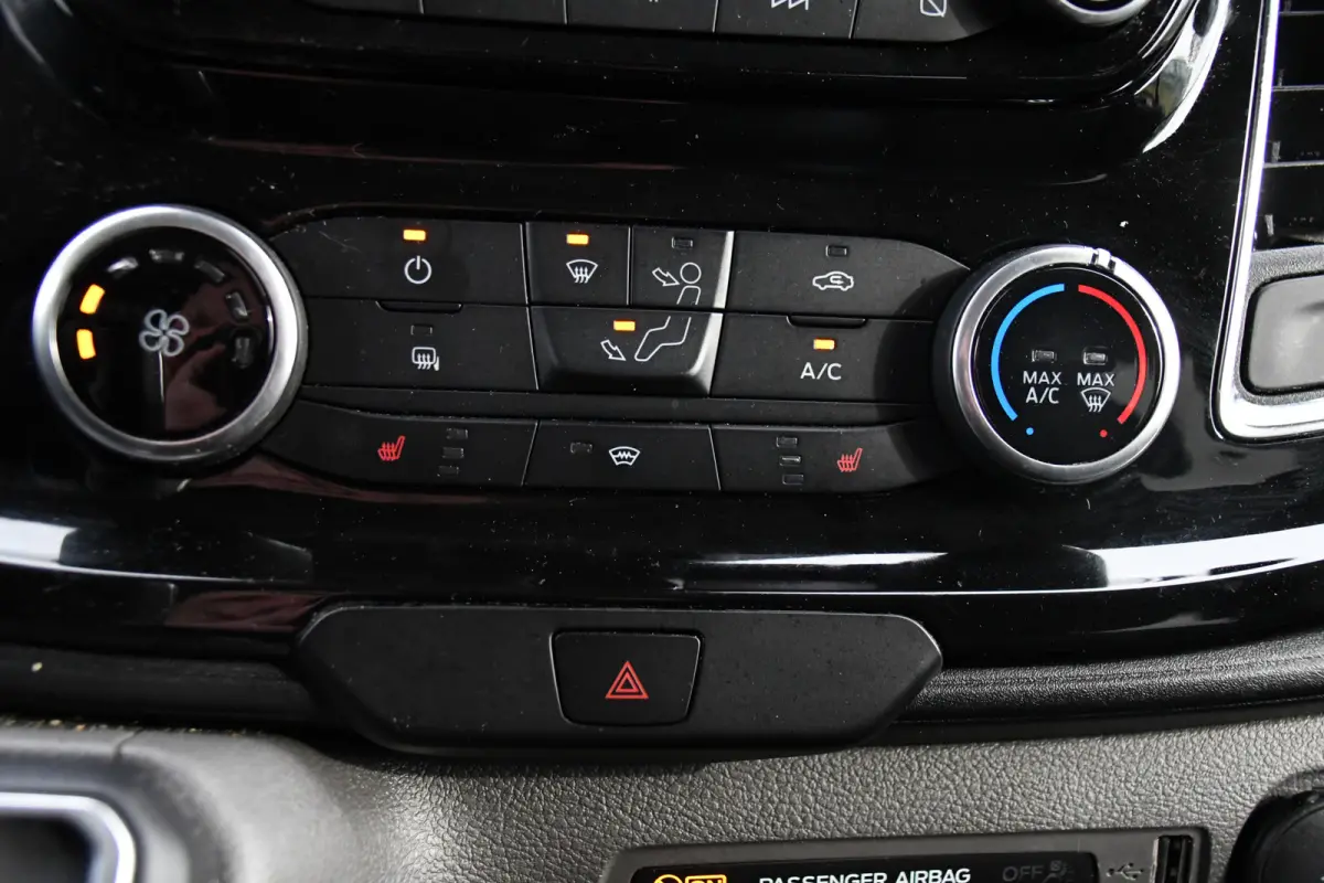 320 2.0 TDCI L1H1 Sport DC Camera, Cruise, Carplay, 170pk, 2 x Schuifdeur, Automaat, LED, Leder, Stoelverwarming, Uniek!