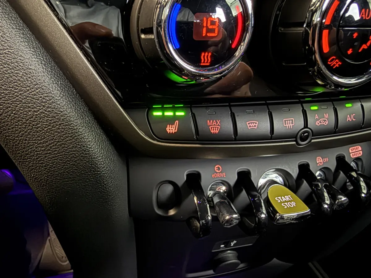 2.0 Cooper SE ALL4 Leder/Camera/Apple