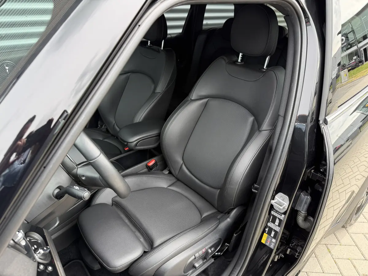 2.0 Cooper SE ALL4 Leder/Camera/Apple