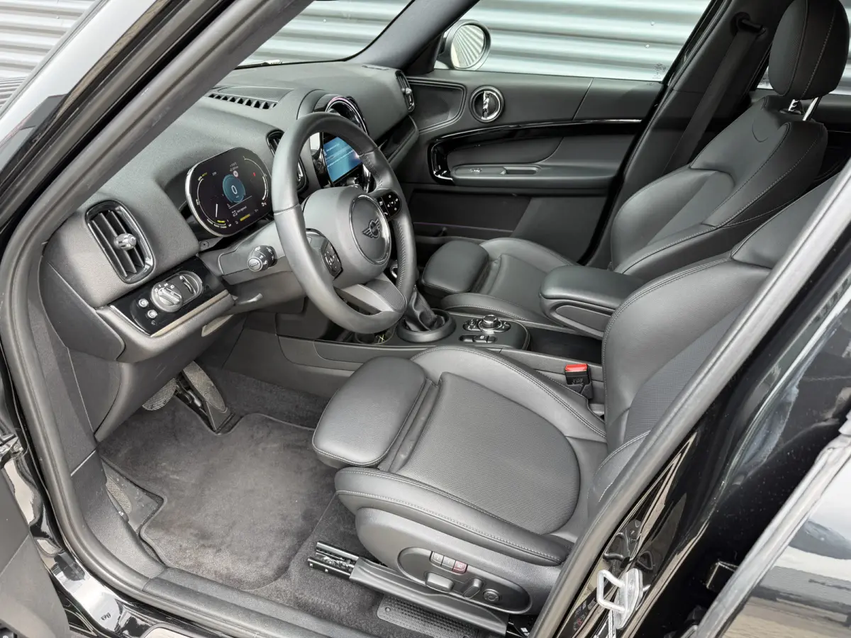 2.0 Cooper SE ALL4 Leder/Camera/Apple
