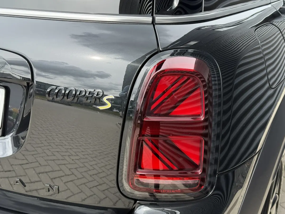 2.0 Cooper SE ALL4 Leder/Camera/Apple