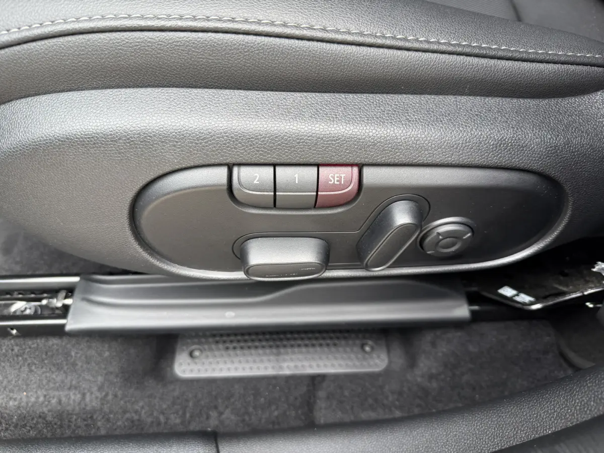 2.0 Cooper SE ALL4 Leder/Camera/Apple
