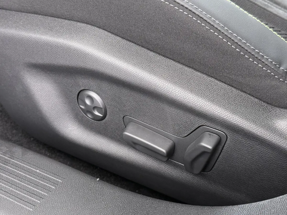 GT 58 kWh VAN:43.740,- VOOR:35.877,- UW HERFSTVOORDEEL:7.863,-NIEUWE AUTO 13KM!| FULL OPTION| PANO| FOCAL AUDIO| 360 CAMERA| ELEKTRISCHE ACHTERKLEP| ELEK. STOELEN| STOEL + STUURVERWARMING ME