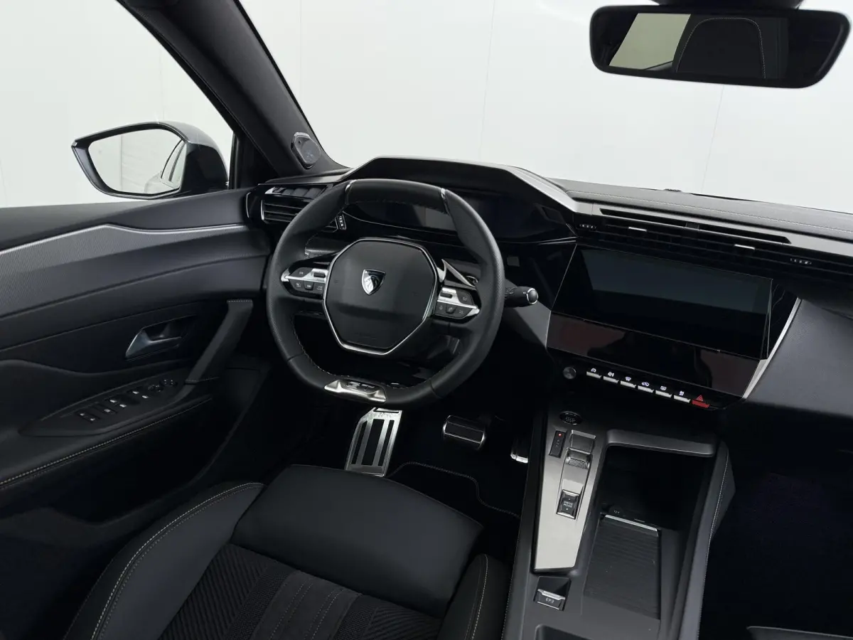 GT 58 kWh VAN:43.740,- VOOR:35.877,- UW HERFSTVOORDEEL:7.863,-NIEUWE AUTO 13KM!| FULL OPTION| PANO| FOCAL AUDIO| 360 CAMERA| ELEKTRISCHE ACHTERKLEP| ELEK. STOELEN| STOEL + STUURVERWARMING ME