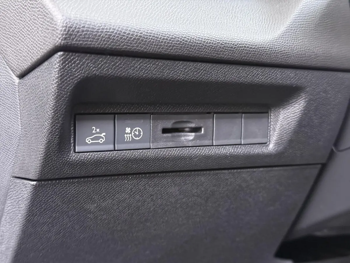 GT 58 kWh VAN:43.740,- VOOR:35.877,- UW HERFSTVOORDEEL:7.863,-NIEUWE AUTO 13KM!| FULL OPTION| PANO| FOCAL AUDIO| 360 CAMERA| ELEKTRISCHE ACHTERKLEP| ELEK. STOELEN| STOEL + STUURVERWARMING ME