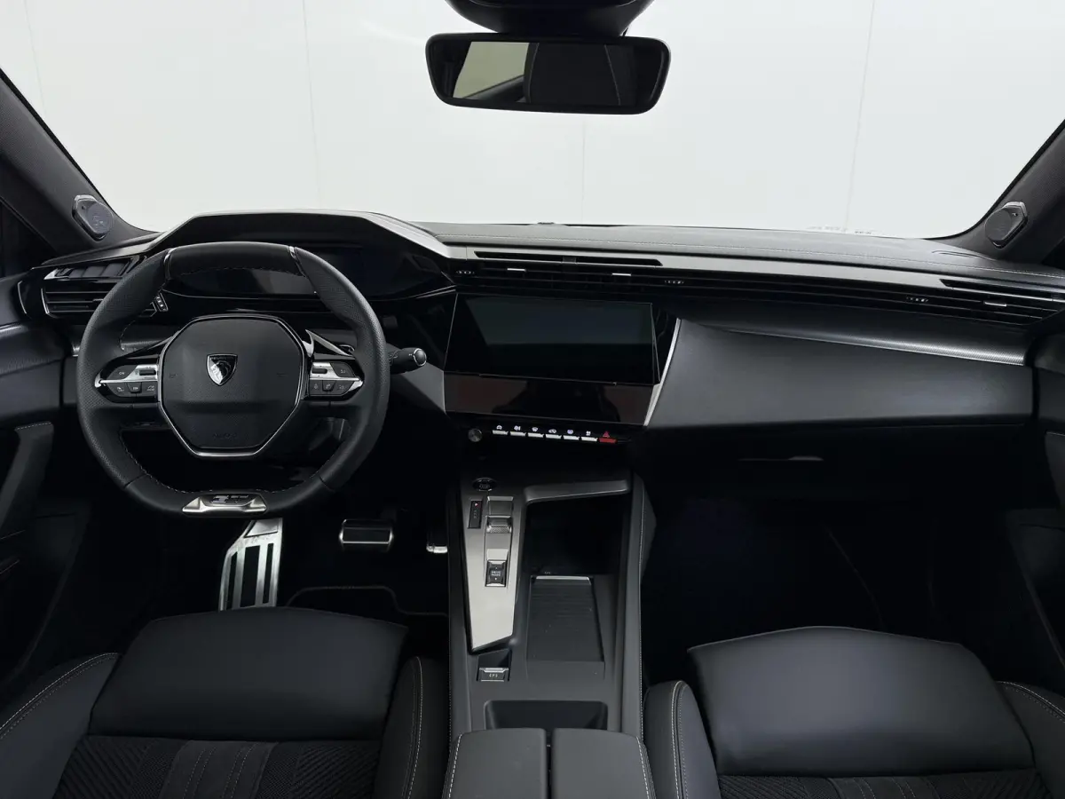 GT 58 kWh VAN:43.740,- VOOR:35.877,- UW HERFSTVOORDEEL:7.863,-NIEUWE AUTO 13KM!| FULL OPTION| PANO| FOCAL AUDIO| 360 CAMERA| ELEKTRISCHE ACHTERKLEP| ELEK. STOELEN| STOEL + STUURVERWARMING ME