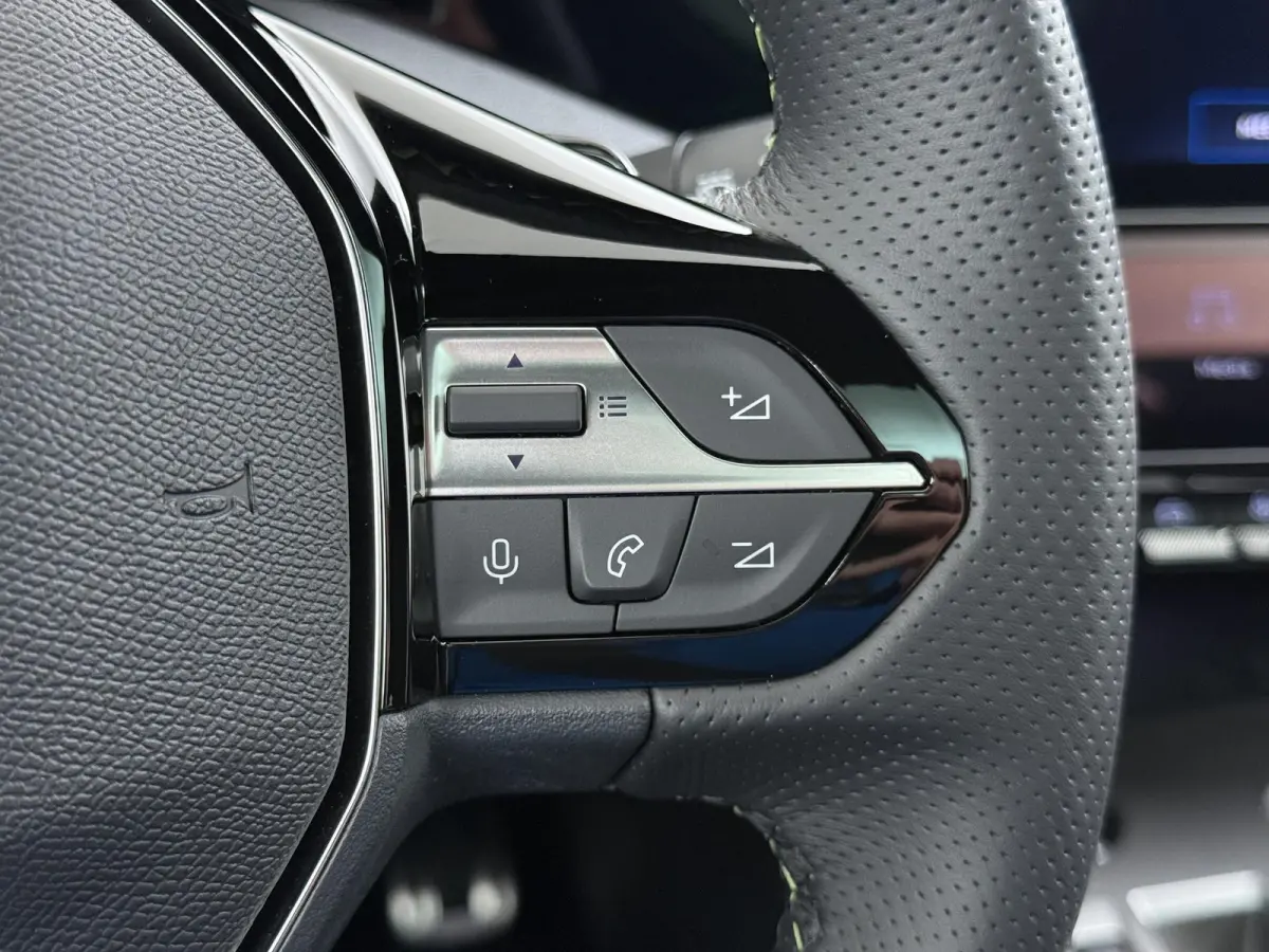 GT 58 kWh VAN:43.740,- VOOR:35.877,- UW HERFSTVOORDEEL:7.863,-NIEUWE AUTO 13KM!| FULL OPTION| PANO| FOCAL AUDIO| 360 CAMERA| ELEKTRISCHE ACHTERKLEP| ELEK. STOELEN| STOEL + STUURVERWARMING ME