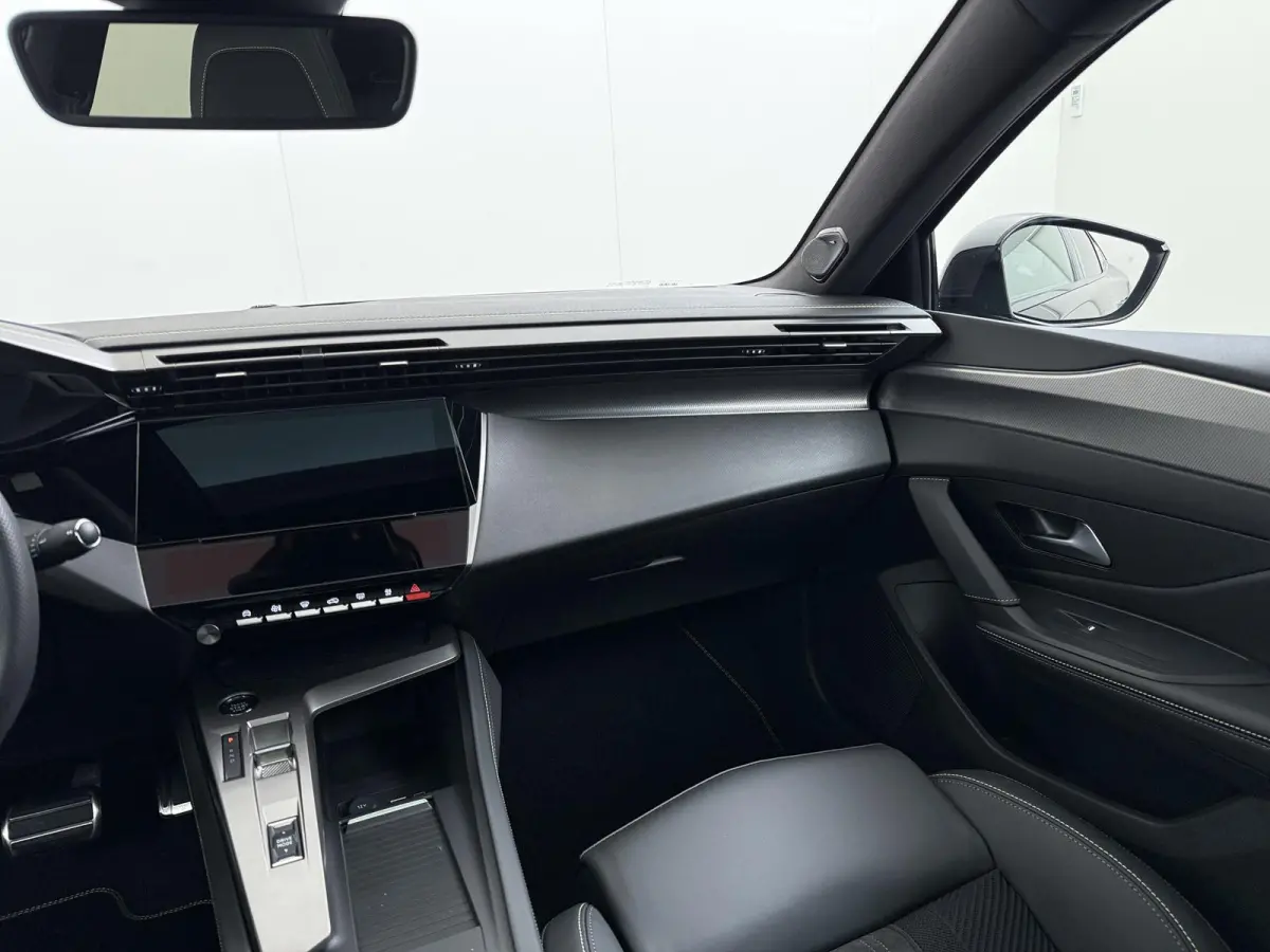 GT 58 kWh VAN:43.740,- VOOR:35.877,- UW HERFSTVOORDEEL:7.863,-NIEUWE AUTO 13KM!| FULL OPTION| PANO| FOCAL AUDIO| 360 CAMERA| ELEKTRISCHE ACHTERKLEP| ELEK. STOELEN| STOEL + STUURVERWARMING ME