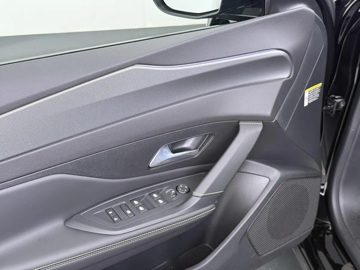 GT 58 kWh VAN:43.740,- VOOR:35.877,- UW HERFSTVOORDEEL:7.863,-NIEUWE AUTO 13KM!| FULL OPTION| PANO| FOCAL AUDIO| 360 CAMERA| ELEKTRISCHE ACHTERKLEP| ELEK. STOELEN| STOEL + STUURVERWARMING ME