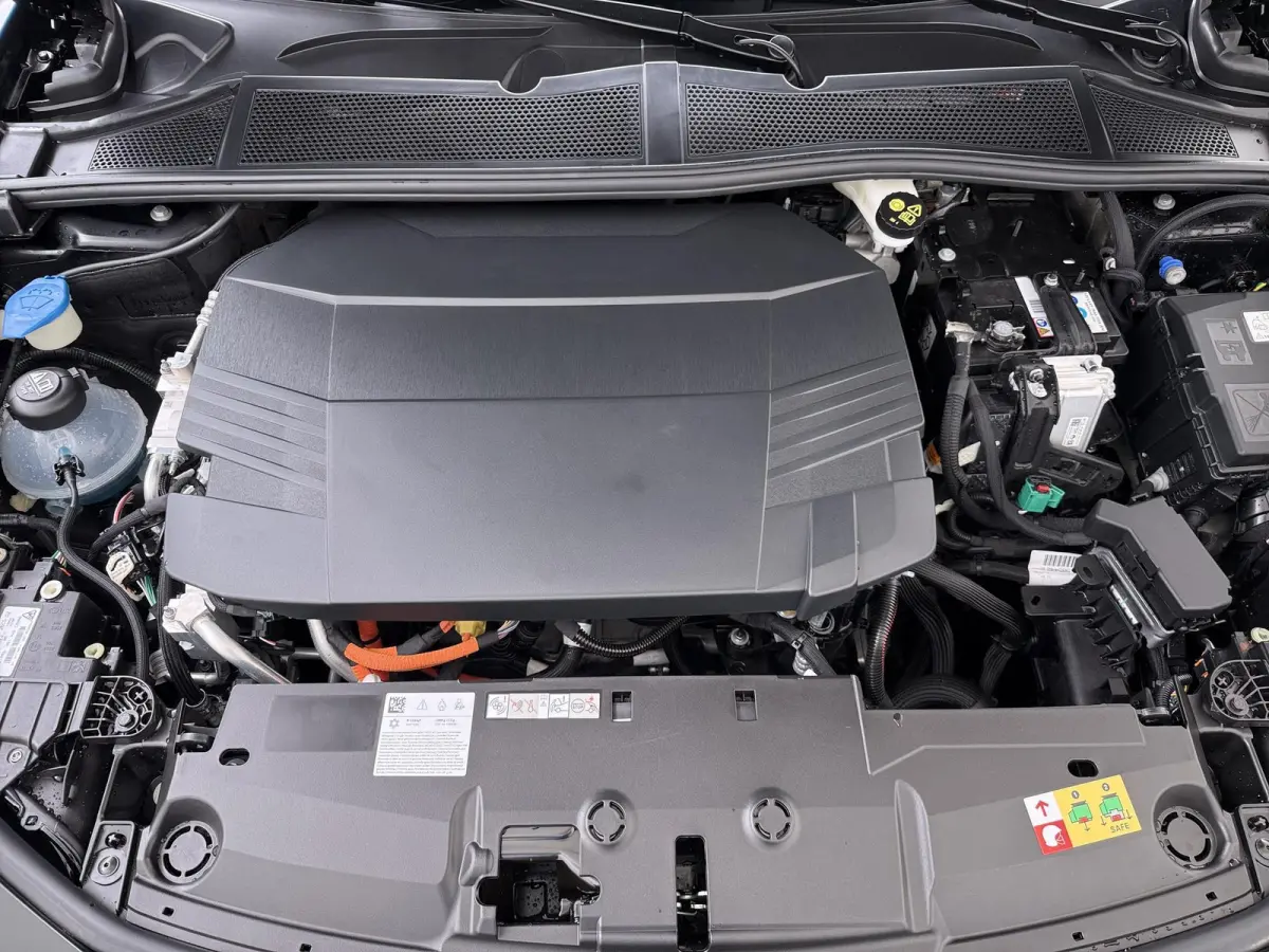 GT 58 kWh VAN:43.740,- VOOR:35.877,- UW HERFSTVOORDEEL:7.863,-NIEUWE AUTO 13KM!| FULL OPTION| PANO| FOCAL AUDIO| 360 CAMERA| ELEKTRISCHE ACHTERKLEP| ELEK. STOELEN| STOEL + STUURVERWARMING ME