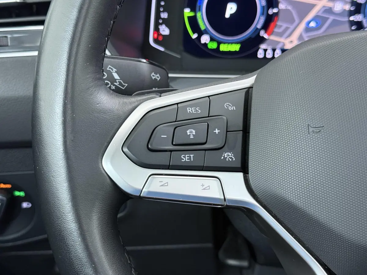 1.4 TSI eHybrid PHEV VAN:30.900,- VOOR:27.877,- UW HERFSTVOORDEEL:3.023,- DIRECT LEVERBAAR | RECENT ONDERHOUD UITGEVOERD | 360 CAMERA ZICHT | STOEL- EN STUURWIELVERWARMING | PANORAMADAK | IN