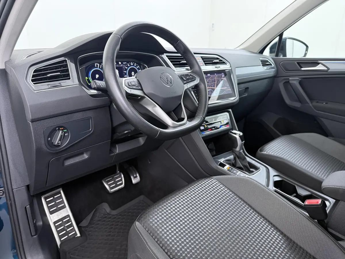 1.4 TSI eHybrid PHEV VAN:30.900,- VOOR:27.877,- UW HERFSTVOORDEEL:3.023,- DIRECT LEVERBAAR | RECENT ONDERHOUD UITGEVOERD | 360 CAMERA ZICHT | STOEL- EN STUURWIELVERWARMING | PANORAMADAK | IN