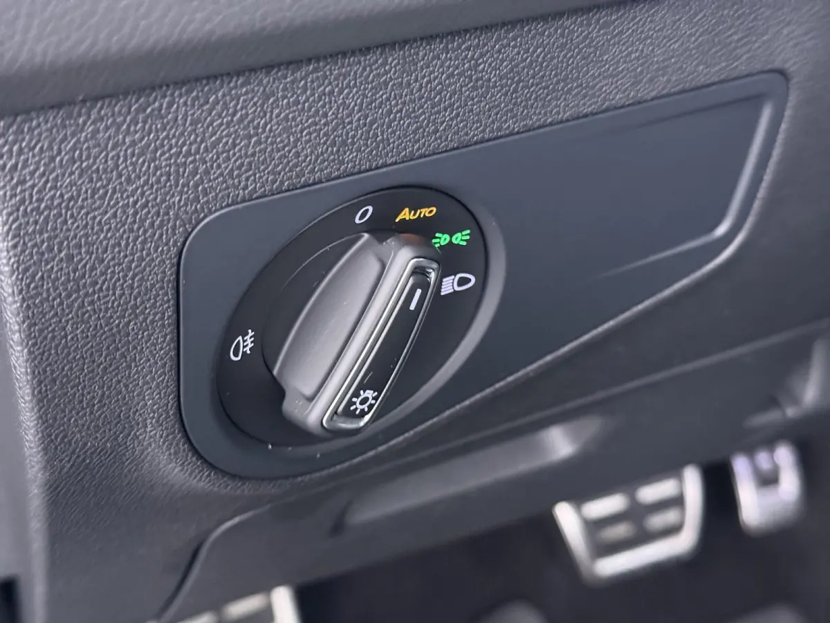 1.4 TSI eHybrid PHEV VAN:30.900,- VOOR:27.877,- UW HERFSTVOORDEEL:3.023,- DIRECT LEVERBAAR | RECENT ONDERHOUD UITGEVOERD | 360 CAMERA ZICHT | STOEL- EN STUURWIELVERWARMING | PANORAMADAK | IN