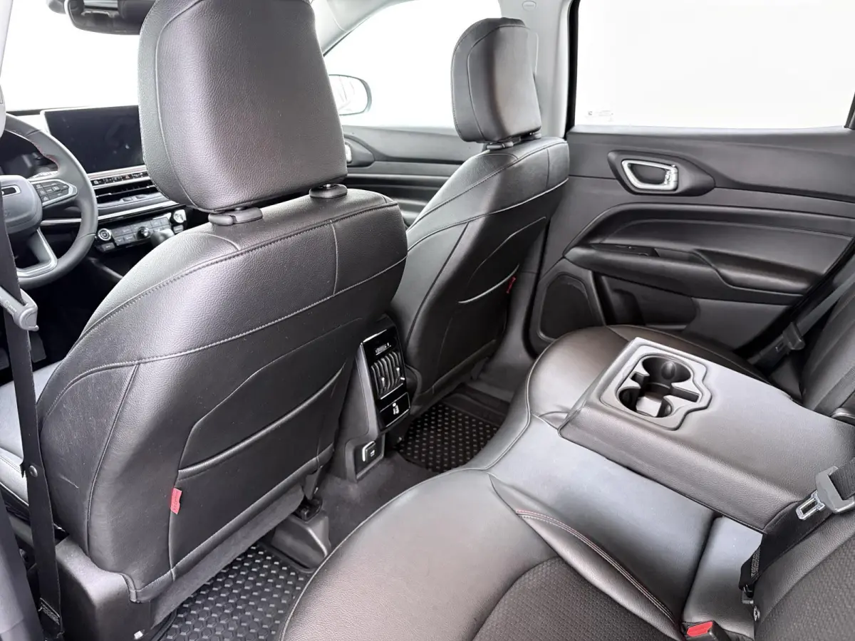 4xe 240 Plug-in Hybrid Trailhawk VAN: 31.900,- VOOR: 26.877,- UW HERFSTVOORDEEL: 5.023,-  1.3 Plug-In Hybrid | 4WD PHEV | ADAPTIVE CRUISE CONTROL | ACHTERUIT RIJ CAMERA | 20.000KM |