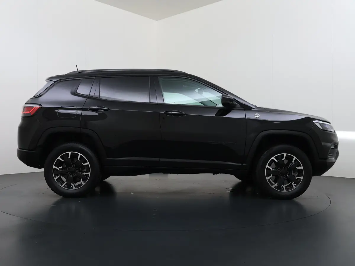 4xe 240 Plug-in Hybrid Trailhawk VAN: 31.900,- VOOR: 26.877,- UW HERFSTVOORDEEL: 5.023,-  1.3 Plug-In Hybrid | 4WD PHEV | ADAPTIVE CRUISE CONTROL | ACHTERUIT RIJ CAMERA | 20.000KM |