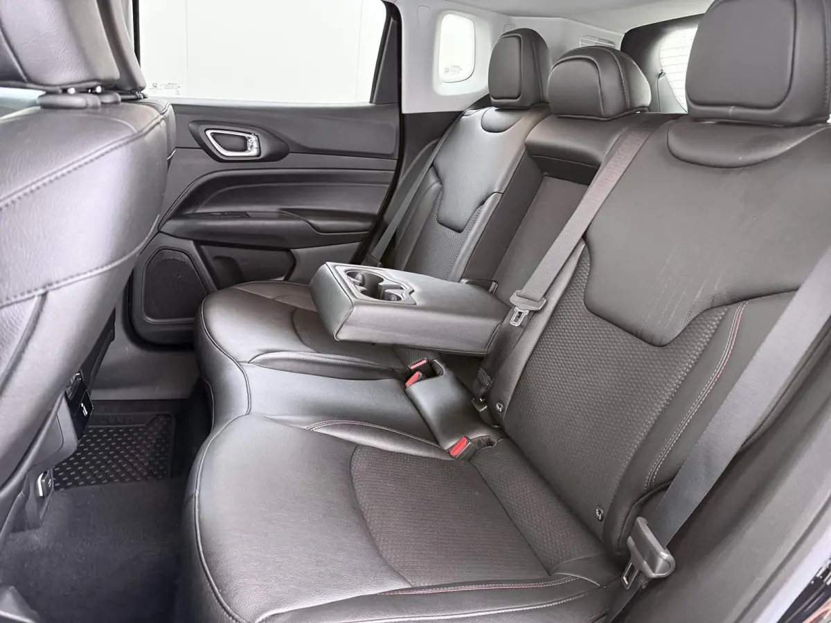 4xe 240 Plug-in Hybrid Trailhawk VAN: 31.900,- VOOR: 26.877,- UW HERFSTVOORDEEL: 5.023,-  1.3 Plug-In Hybrid | 4WD PHEV | ADAPTIVE CRUISE CONTROL | ACHTERUIT RIJ CAMERA | 20.000KM |