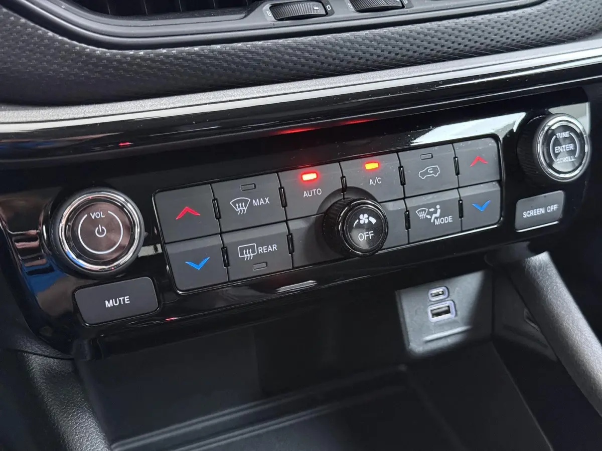 4xe 240 Plug-in Hybrid Trailhawk VAN: 31.900,- VOOR: 26.877,- UW HERFSTVOORDEEL: 5.023,-  1.3 Plug-In Hybrid | 4WD PHEV | ADAPTIVE CRUISE CONTROL | ACHTERUIT RIJ CAMERA | 20.000KM |