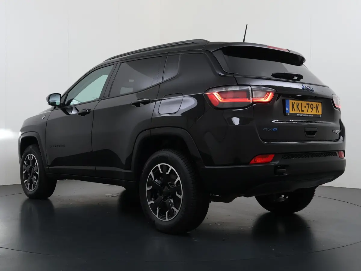 4xe 240 Plug-in Hybrid Trailhawk VAN: 31.900,- VOOR: 26.877,- UW HERFSTVOORDEEL: 5.023,-  1.3 Plug-In Hybrid | 4WD PHEV | ADAPTIVE CRUISE CONTROL | ACHTERUIT RIJ CAMERA | 20.000KM |