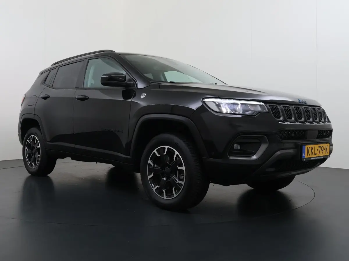 4xe 240 Plug-in Hybrid Trailhawk VAN: 31.900,- VOOR: 26.877,- UW HERFSTVOORDEEL: 5.023,-  1.3 Plug-In Hybrid | 4WD PHEV | ADAPTIVE CRUISE CONTROL | ACHTERUIT RIJ CAMERA | 20.000KM |