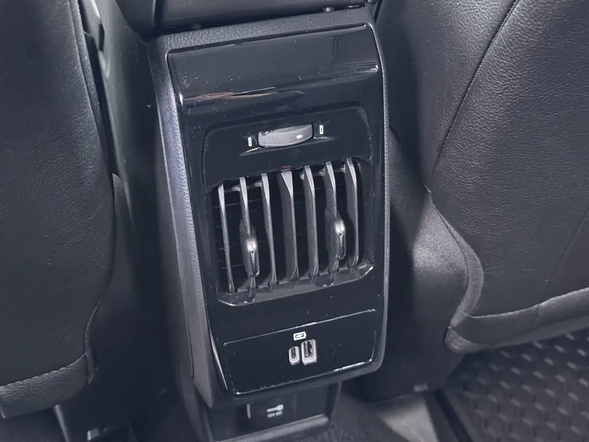 4xe 240 Plug-in Hybrid Trailhawk VAN: 31.900,- VOOR: 26.877,- UW HERFSTVOORDEEL: 5.023,-  1.3 Plug-In Hybrid | 4WD PHEV | ADAPTIVE CRUISE CONTROL | ACHTERUIT RIJ CAMERA | 20.000KM |