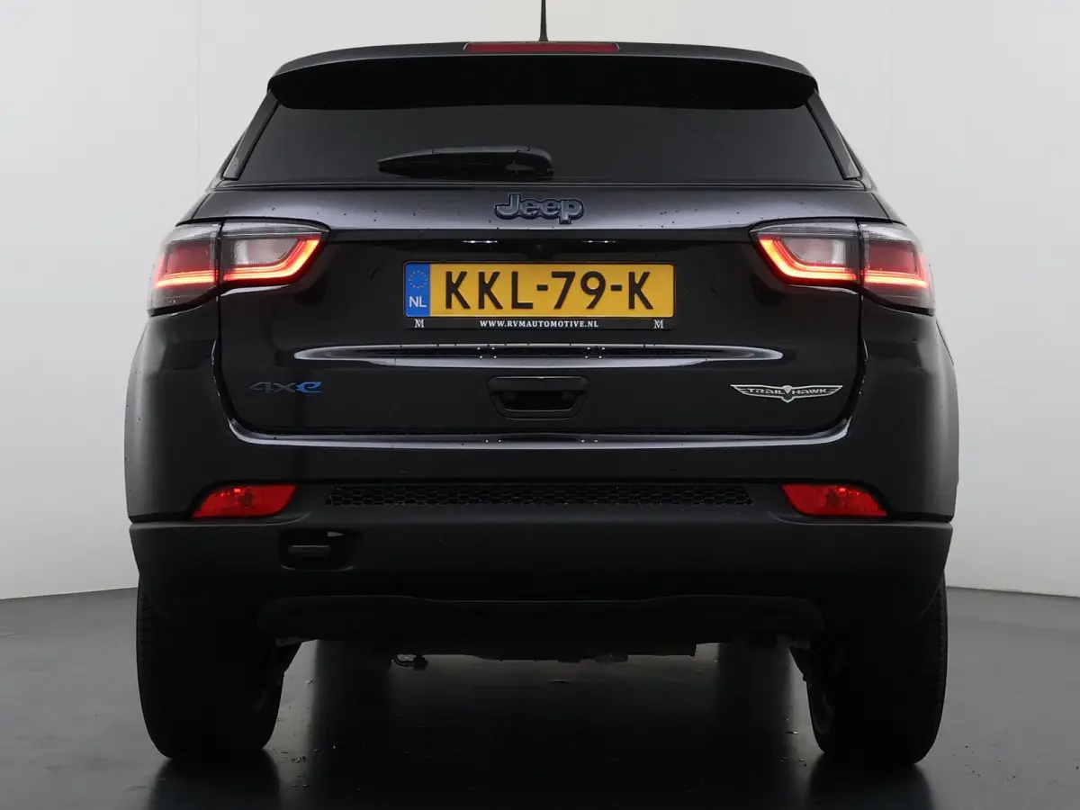 4xe 240 Plug-in Hybrid Trailhawk VAN: 31.900,- VOOR: 26.877,- UW HERFSTVOORDEEL: 5.023,-  1.3 Plug-In Hybrid | 4WD PHEV | ADAPTIVE CRUISE CONTROL | ACHTERUIT RIJ CAMERA | 20.000KM |