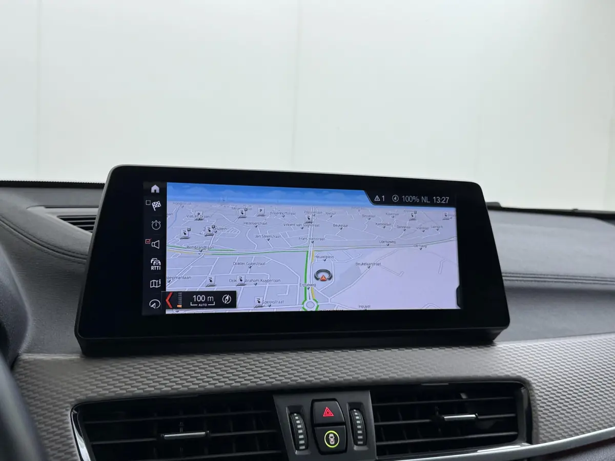 xDrive25e M SPORT Business Edition Plus VAN: 30.900,- VOOR: 27.330,- UW HERFSTVOORDEEL: 3.570,-  BOMVOL | PHEV| PANO| NAP| STOEL + STUURVERWARMING| COMFORT ACCESS| ELEK. ACHTERKLEP| AFNEEMBA