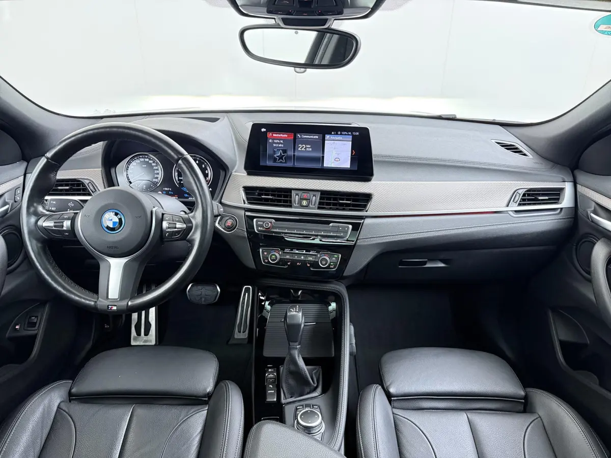 xDrive25e M SPORT Business Edition Plus VAN: 30.900,- VOOR: 27.330,- UW HERFSTVOORDEEL: 3.570,-  BOMVOL | PHEV| PANO| NAP| STOEL + STUURVERWARMING| COMFORT ACCESS| ELEK. ACHTERKLEP| AFNEEMBA
