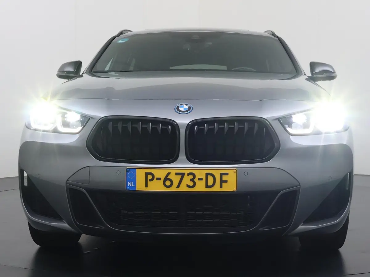 xDrive25e M SPORT Business Edition Plus VAN: 30.900,- VOOR: 27.330,- UW HERFSTVOORDEEL: 3.570,-  BOMVOL | PHEV| PANO| NAP| STOEL + STUURVERWARMING| COMFORT ACCESS| ELEK. ACHTERKLEP| AFNEEMBA