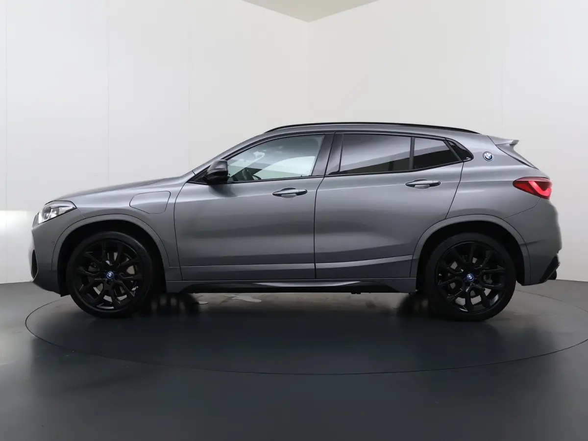 xDrive25e M SPORT Business Edition Plus VAN: 30.900,- VOOR: 27.330,- UW HERFSTVOORDEEL: 3.570,-  BOMVOL | PHEV| PANO| NAP| STOEL + STUURVERWARMING| COMFORT ACCESS| ELEK. ACHTERKLEP| AFNEEMBA