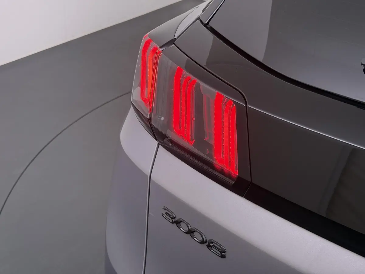 GT VAN:24.900,- VOOR:21.877,- UW HERFSTVOORDEEL:3.023,- PHEV | APPLE CARPLAY | ELEKTRISCHE ACHTERKLEP | CAMERA VOOR + ACHTER | ADAPTIVE CRUISE CONTROL | FOCAL AUDIO | DODEHOEK DETECTIE| RIJK