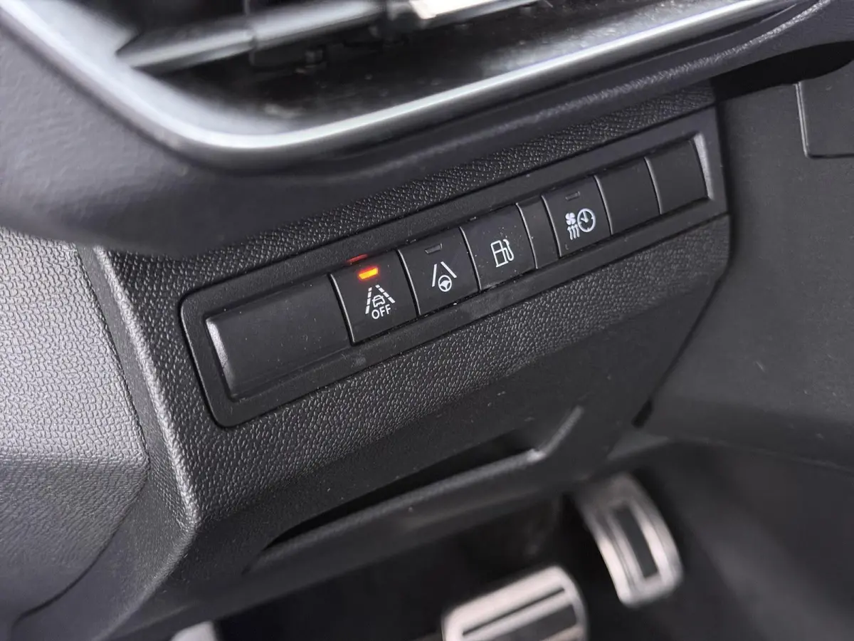 GT VAN:24.900,- VOOR:21.877,- UW HERFSTVOORDEEL:3.023,- PHEV | APPLE CARPLAY | ELEKTRISCHE ACHTERKLEP | CAMERA VOOR + ACHTER | ADAPTIVE CRUISE CONTROL | FOCAL AUDIO | DODEHOEK DETECTIE| RIJK